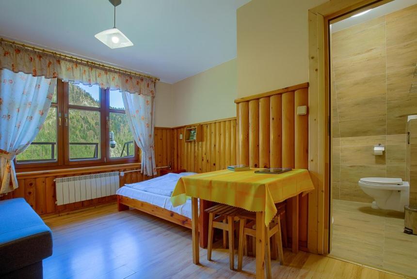 Schronisko Pttk Trzy Korony Bed & Breakfast Sromowce Niżne Екстериор снимка